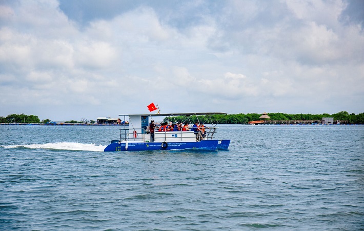 Vé du thuyền Marina mini 12 chỗ ngắm Bão Dâu, Bãi Trước, Bãi Dứa, Bãi Sau và toàn cảnh Vũng Tàu - Tuyến 2